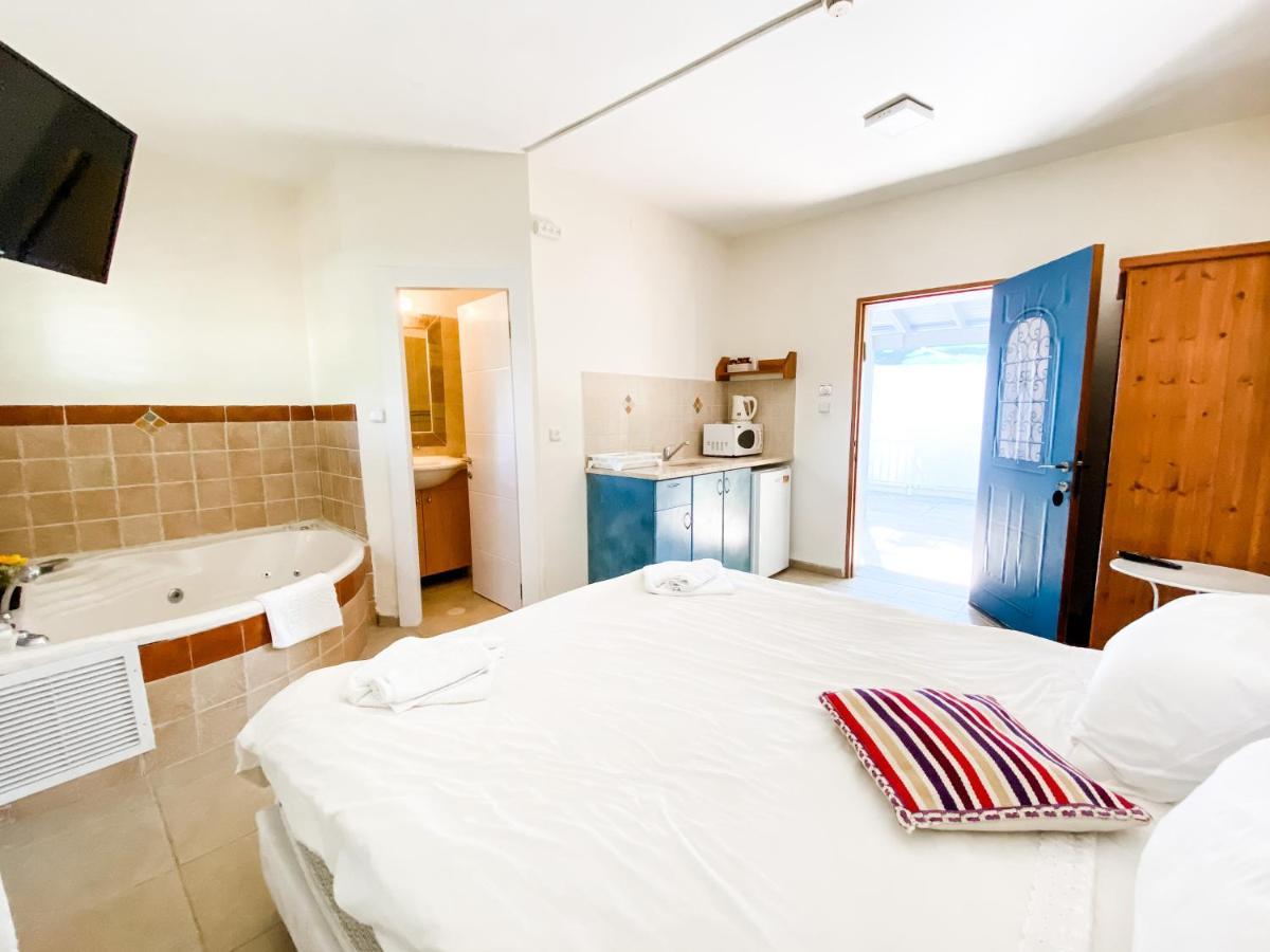 Etzel Tami Hospitality 호텔 Neot Golan 외부 사진